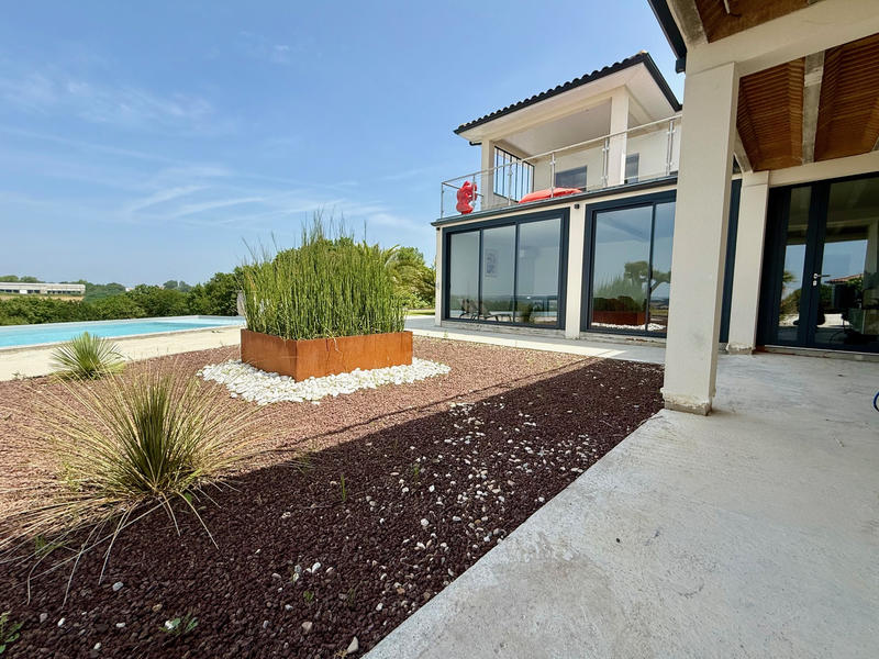 Maison - 230 m² - 7 pièces