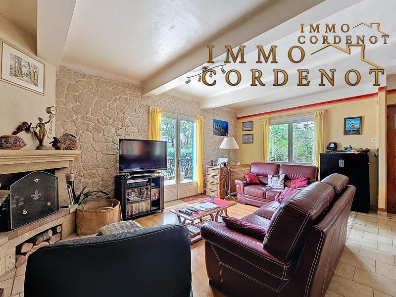 Maison traditionnelle - 237 m² - 9 pièces