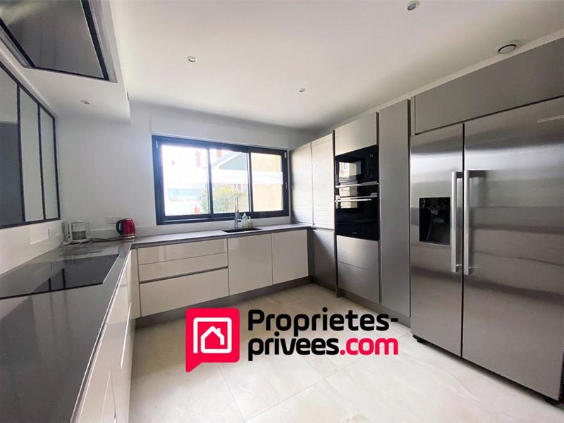 Maison - 218 m² - 9 pièces