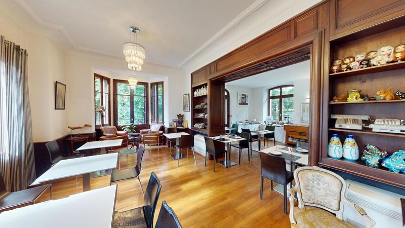 Maison - 1 000 m² - 16 pièces