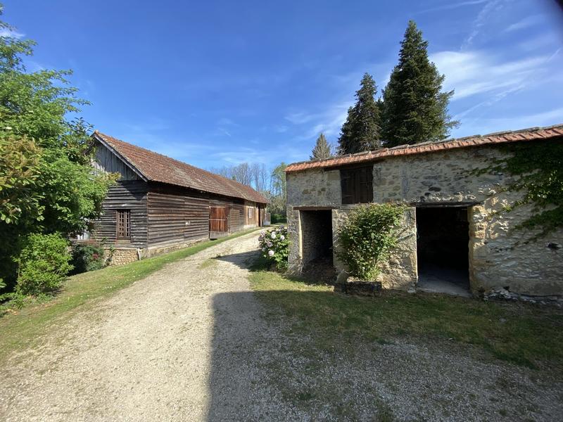 Maison traditionnelle - 211 m² - 7 pièces