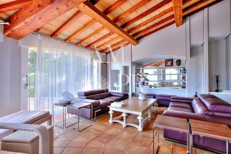 Maison - 385 m² - 9 pièces