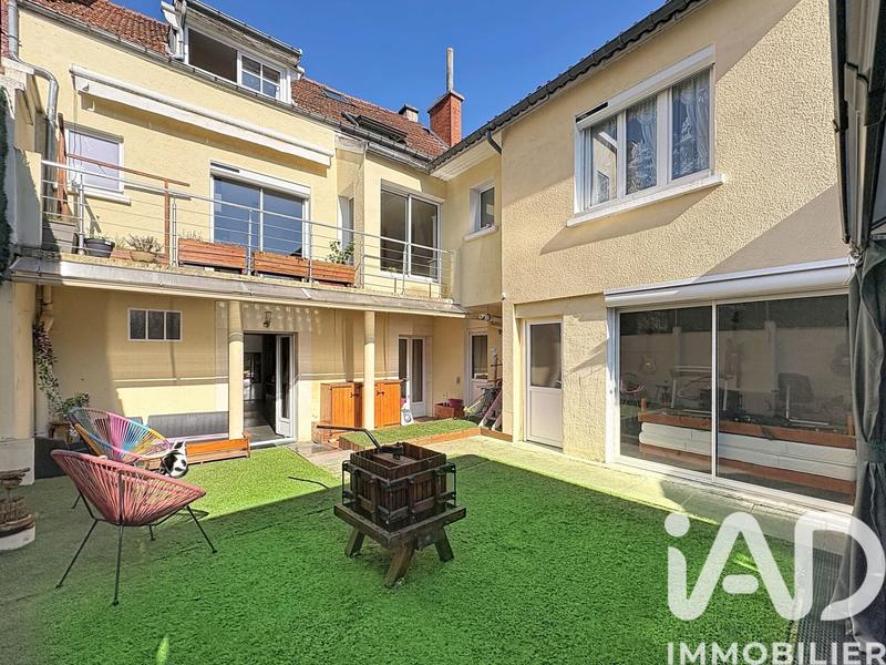 Maison - 234 m² - 10 pièces