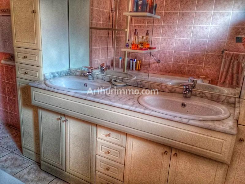 Maison - 243 m² - 8 pièces