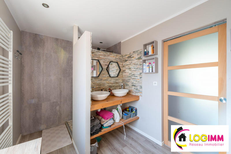 Maison - 256 m² - 7 pièces