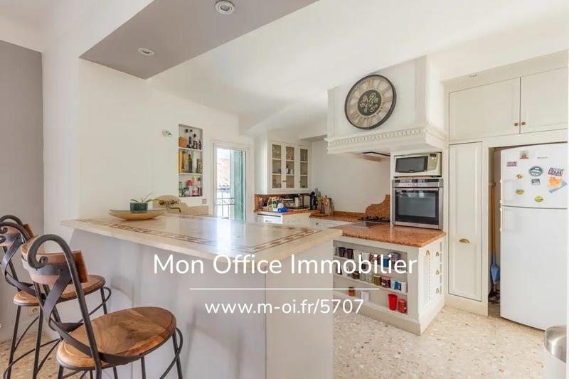 Maison - 225 m² - 8 pièces