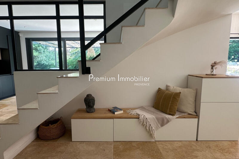 Maison - 220 m² - 7 pièces