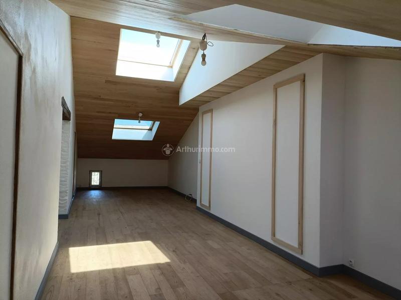 Maison - 225 m² - 9 pièces