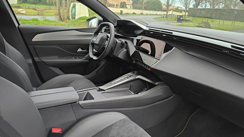 Peugeot 308 III 1.6 PureTech 225 Hybride Eat8 Gt - Entretien constructeur