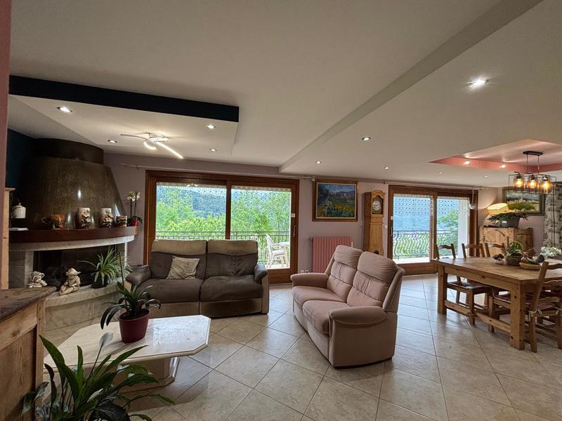 Maison traditionnelle - 276 m² - 6 pièces