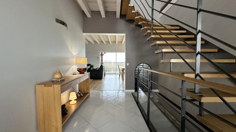 Maison - 220 m² - 7 pièces