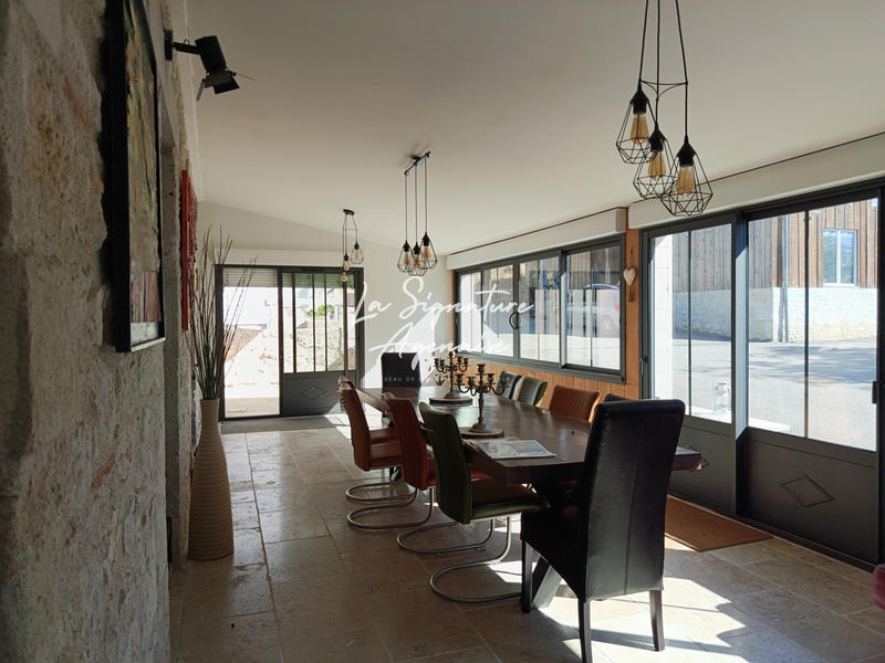 Maison - 240 m² - 8 pièces