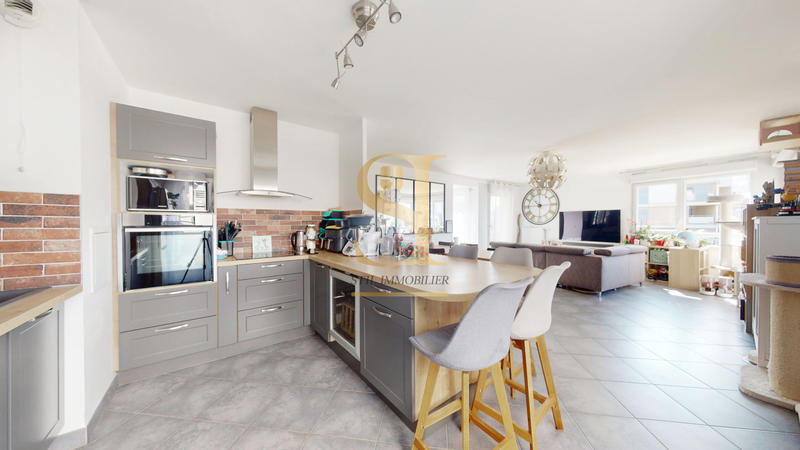 Appartement - 94 m² - 5 pièces