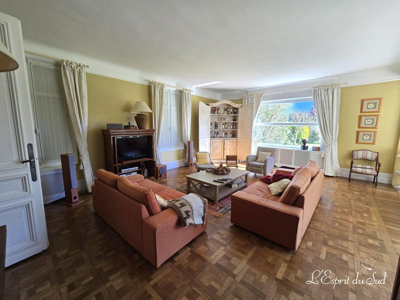 Maison - 400 m² - 10 pièces