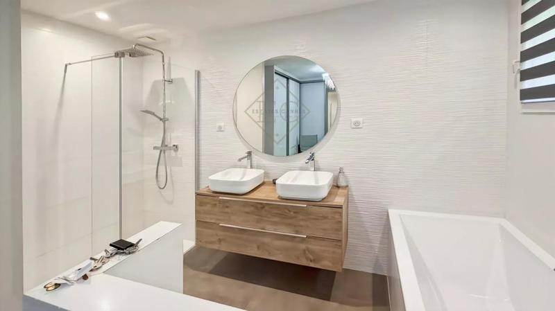 Villa - 220 m² - 5 pièces