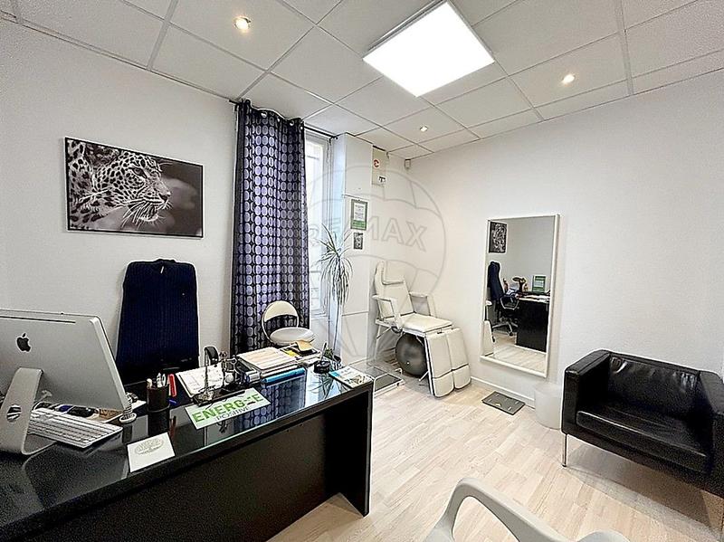 Magasins - 70 m² - 8 pièces