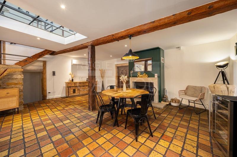 Maison - 219 m² - 6 pièces