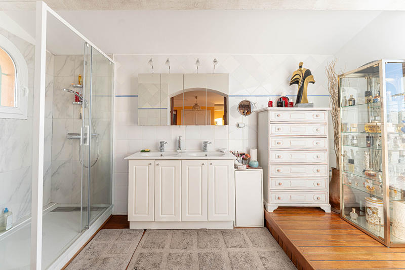 Maison - 180 m² - 6 pièces