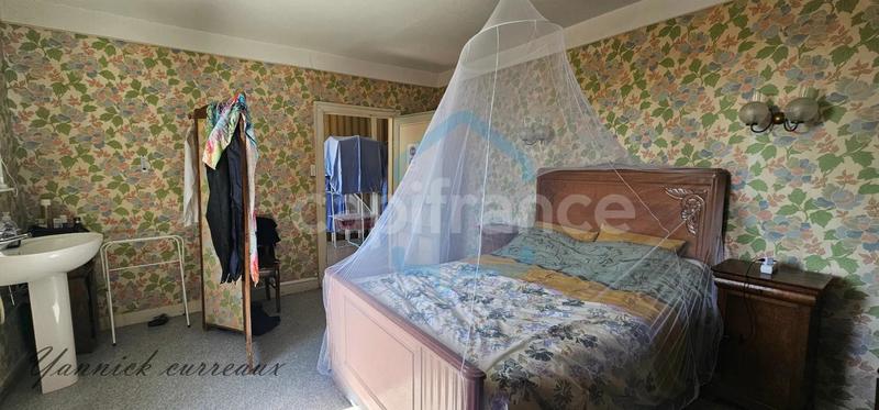 Maison - 244 m² - 9 pièces