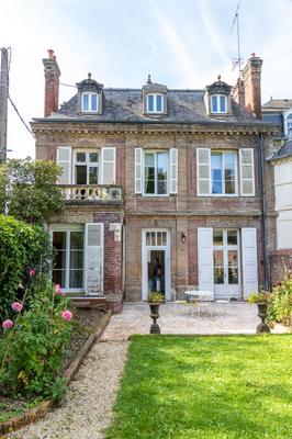 Maison - 273 m² - 11 pièces