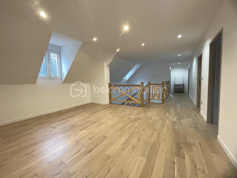 Maison - 222 m² - 7 pièces