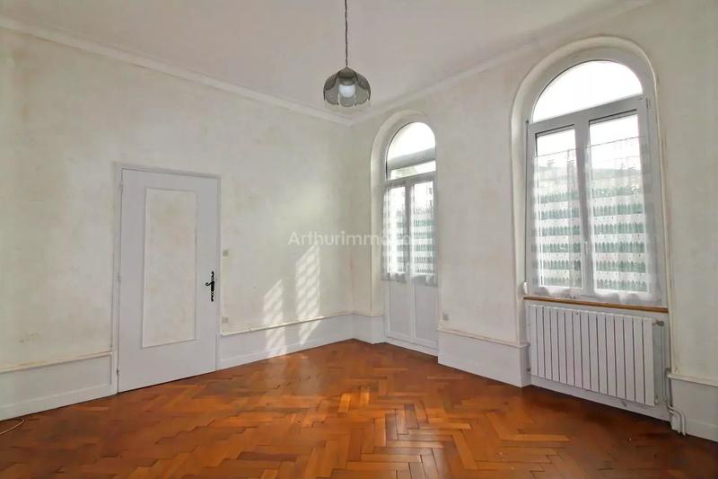 Maison - 202 m² - 7 pièces