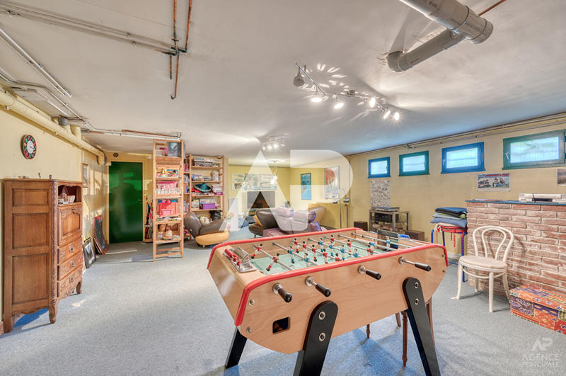 Maison - 225 m² - 6 pièces