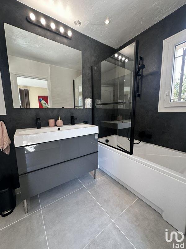 Maison - 187 m² - 8 pièces