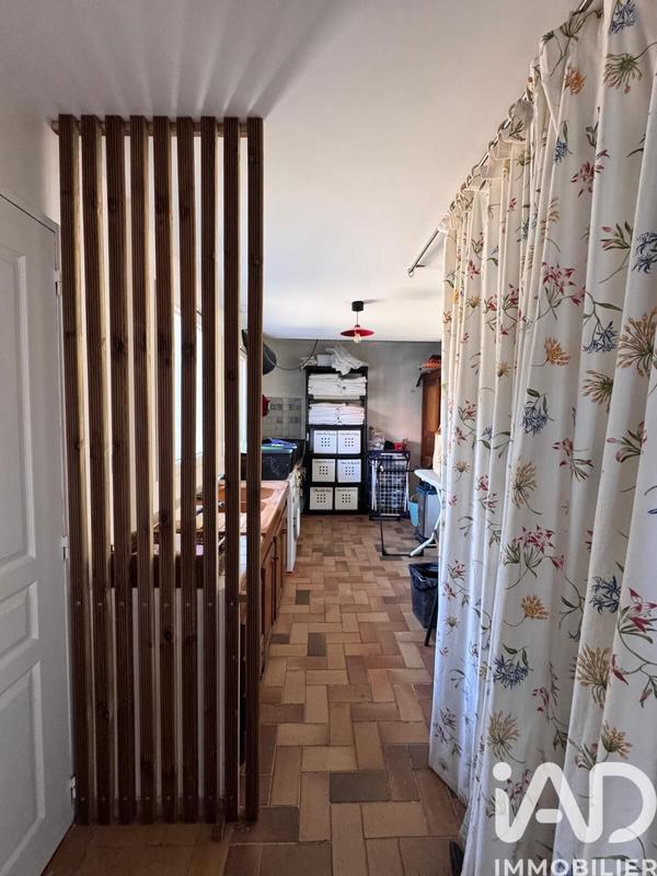 Maison - 241 m² - 7 pièces