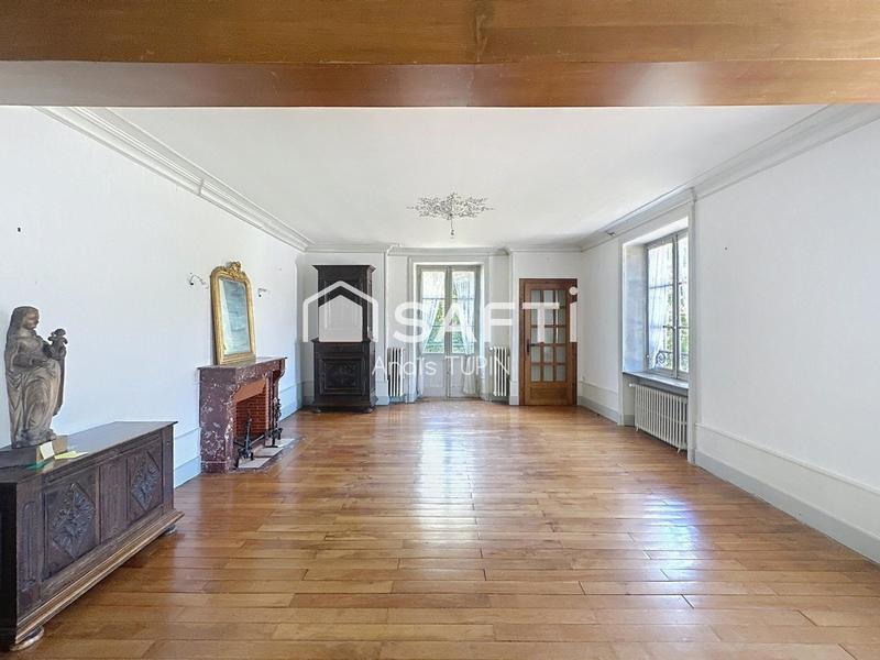 Maison - 180 m² - 9 pièces