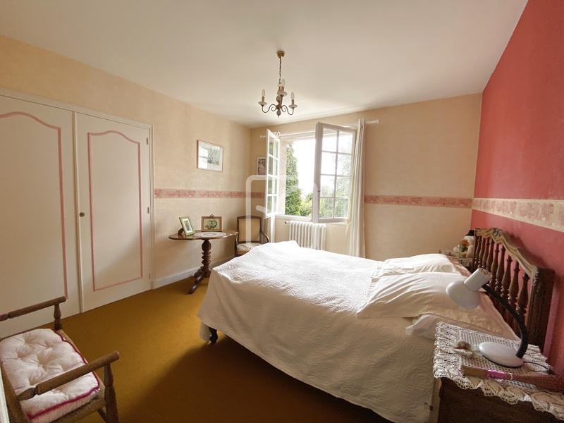 Propriété - 250 m² - 11 pièces