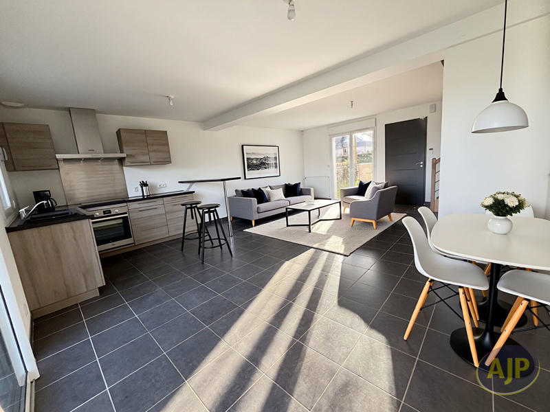 Maison - 96 m² - 4 pièces