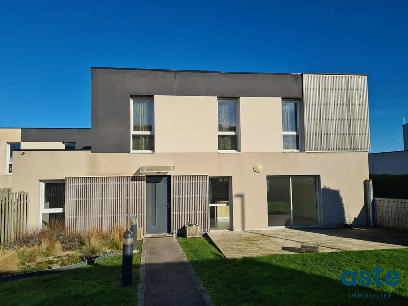 Maison - 92 m² - 6 pièces