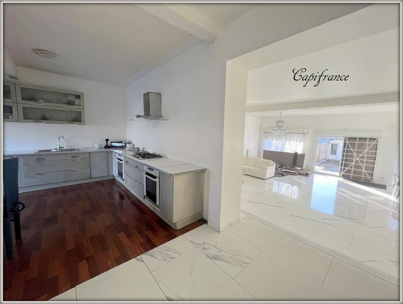 Maison - 305 m² - 8 pièces