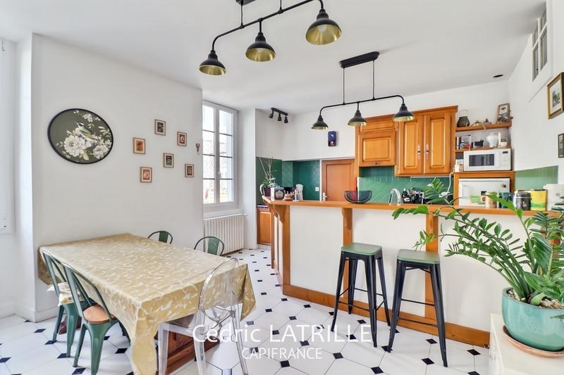 Maison - 248 m² - 12 pièces