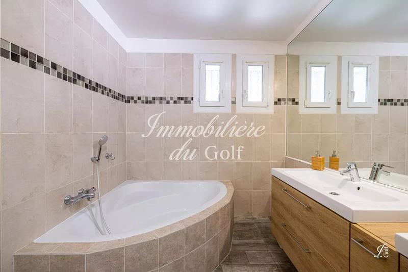 Maison - 215 m² - 5 pièces