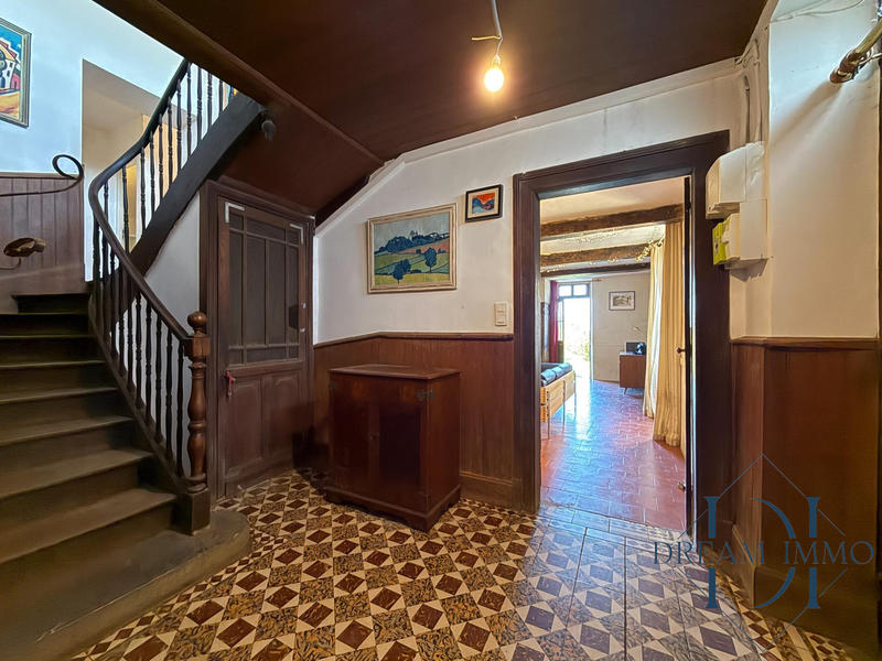 Maison - 273 m² - 9 pièces