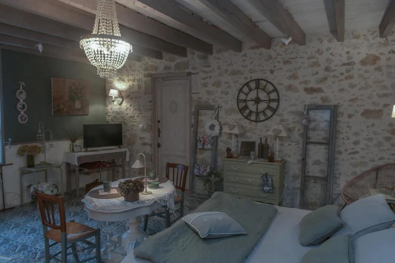 Maison en pierre - 350 m² - 8 pièces