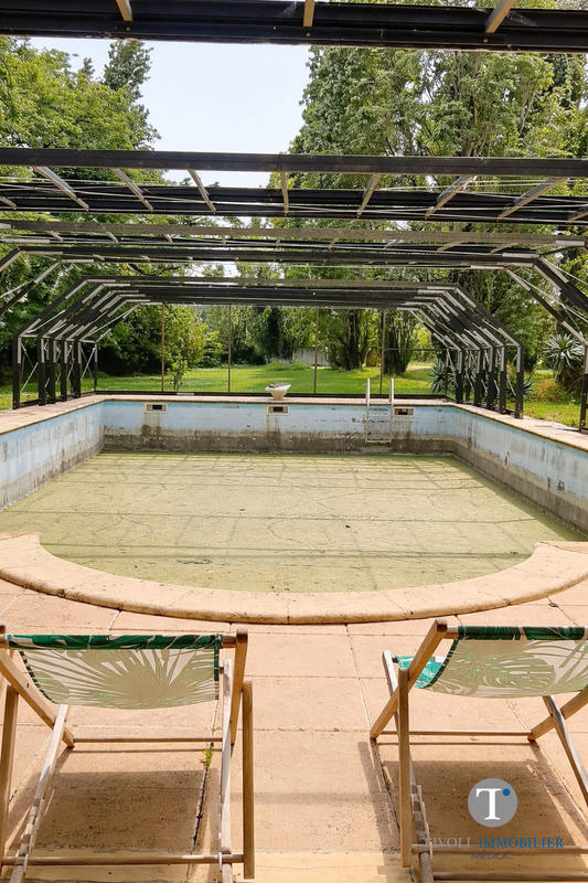 Maison - 235 m² - 7 pièces