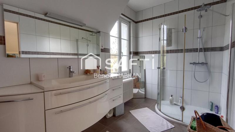 Maison - 235 m² - 8 pièces