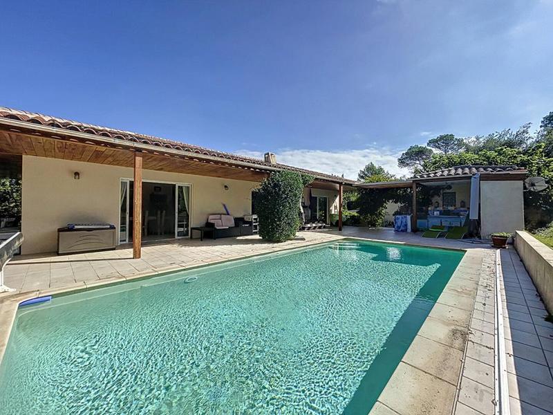 Maison - 140 m² - 6 pièces