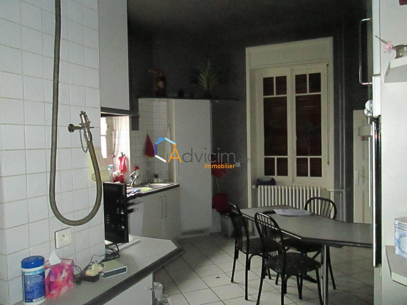 Maison - 260 m² - 9 pièces