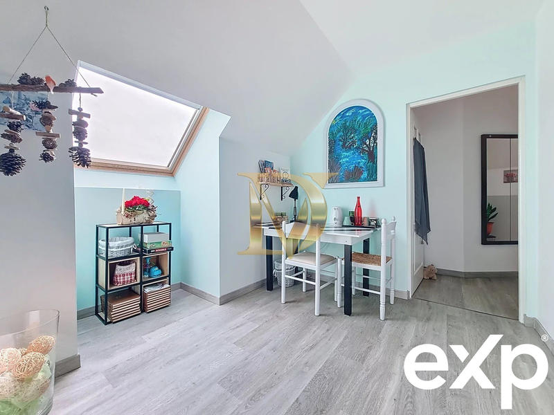 Maison - 230 m² - 8 pièces