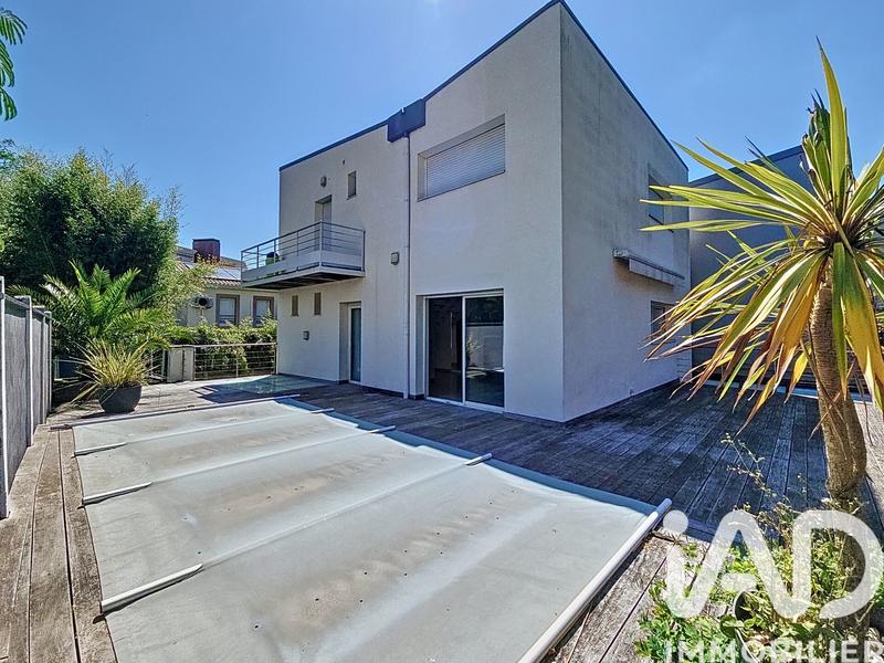 Maison - 200 m² - 7 pièces