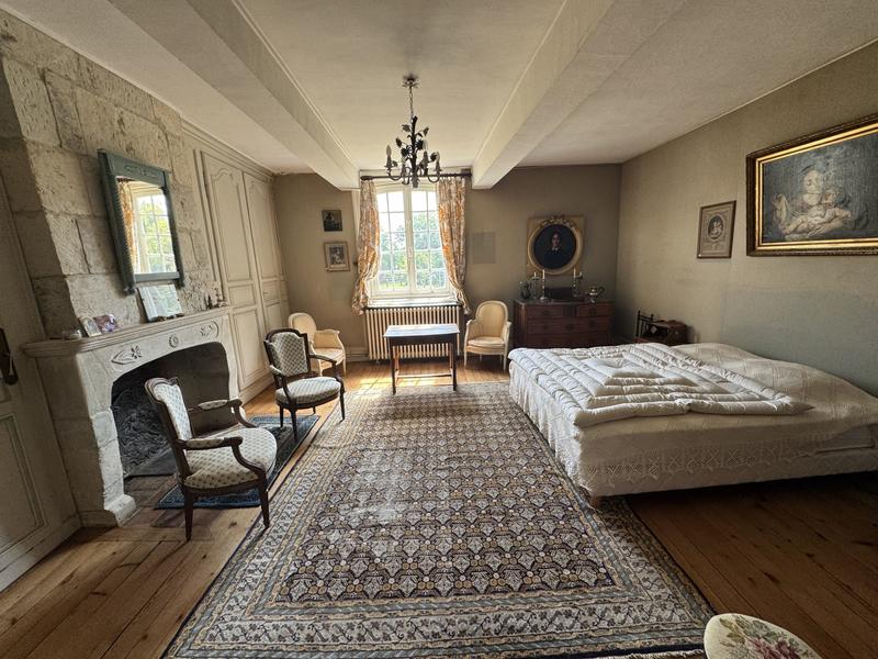 Maison ancienne - 300 m² - 7 pièces