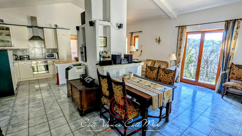 Maison - 257 m² - 9 pièces