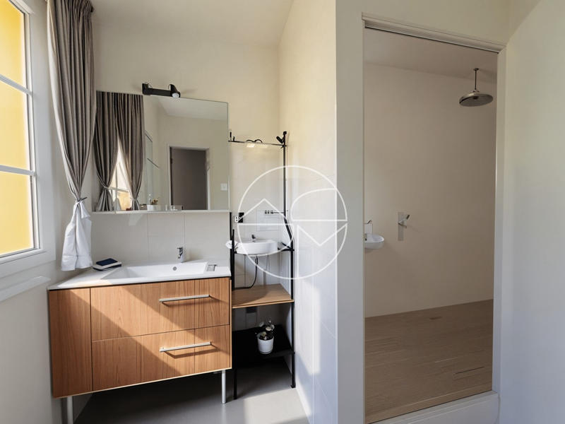 Appartement - 100 m² - 5 pièces