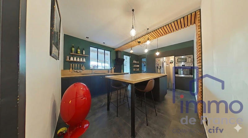 Maison - 200 m² - 6 pièces