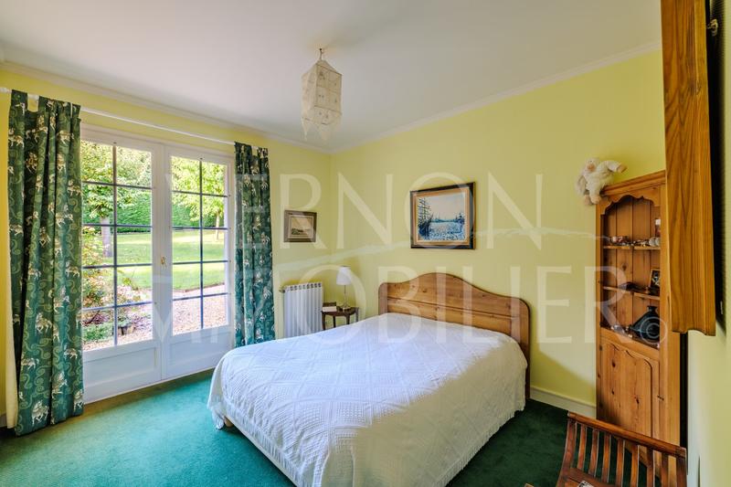 Maison traditionnelle - 270 m² - 8 pièces