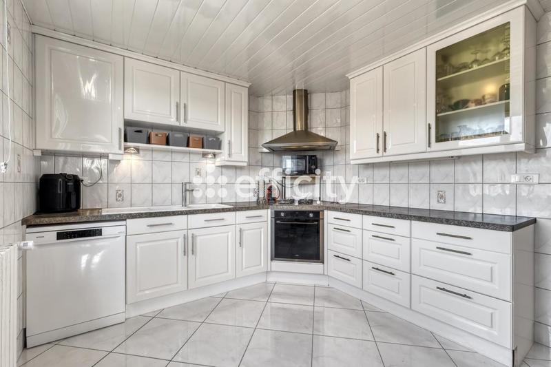 Maison - 182 m² - 7 pièces